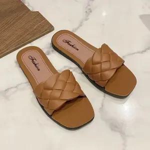 여름 캐주얼 슬리퍼 여성 통풍 여름용 발편한 슬리퍼 (WFIKUGC)