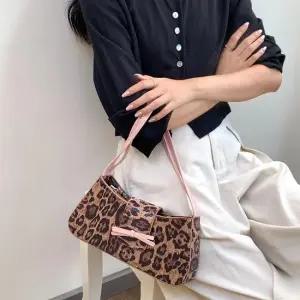 인조가죽 호피 작은 여자 핸드백 여성크로스가방 데일리크로스백 폰크로스백 폰가방