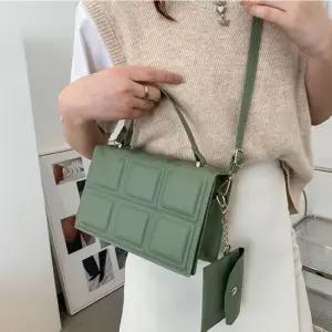 여자 초콜렛크로스백 미니파우치포함 사각크로스백 4 여자숄더백 여성숄더백