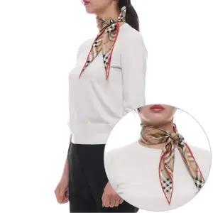 [버버리](마산점) 26SS 여성 다이아몬드 체크 실크 스카프 (8116998 SAND 26S)