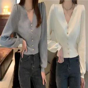 여성 ZE50GA90 퍼프소매 V넥 금장 단추 가디건 느낌 니트 긴팔
