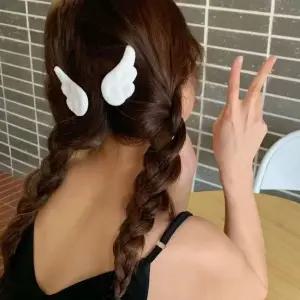 천사 날개 엔젤 화이트 헤어핀(2P 1set) 꼬임 진주 큐빅 심플 올림머리 숱