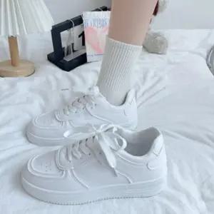 남녀공용 운동화 스니커즈 데일리운동화 학생운동화 심플 베이직 화이트 발편한 기본 남녀