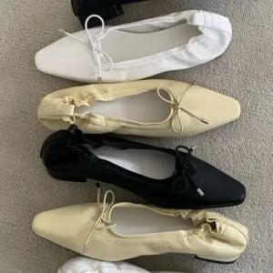 밴딩 리본 스틸레토플랫 슬림스퀘어토 셔링플랫