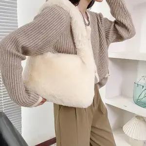여성 겨울 페이크 퍼 극세사 스퀘어백 숄더백 똑딱이 털가방 페이크퍼백 페이크퍼가방