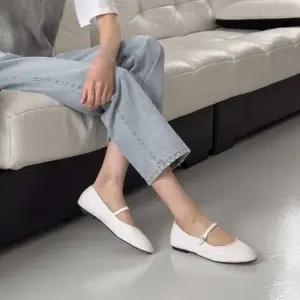 발등 스트랩 진주 장식 스티치라인 포인트 플랫슈즈 플렛슈즈 메리제인슈즈 리본플랫