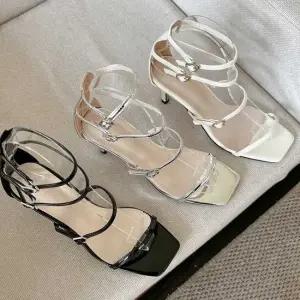 멀티 버클 스트랩 디테일 데일리컬러 토오픈힐 구두 오픈토슈즈 토오픈슈즈 토오픈구두