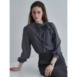 [하프클럽/]언발 네크라인 리본 시어 블라우스 LN04BL178