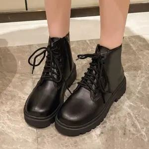 데일리 키높이 통굽 레이스업 지퍼 워커부츠