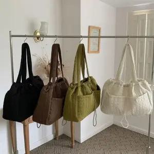 스트링 ELG165 캐주얼 패션잡화 여자 여성 미니 여성 잡화 구름백 겨울 버킷백 패딩 직장인