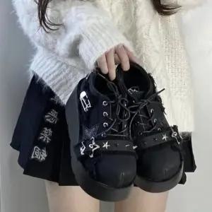 인기상품 여성 2컬러 흑청 중청 데님텍스처 플랫워커 통굽로퍼 [WFLL71V_260304]