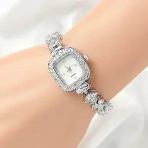 레나 여성 손목시계 실버 사각메탈시계 WFF9E61