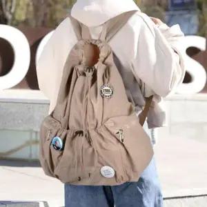 가벼운 뱃지 포인트 데일리 캐주얼 스트링 백팩 WF8CEDA