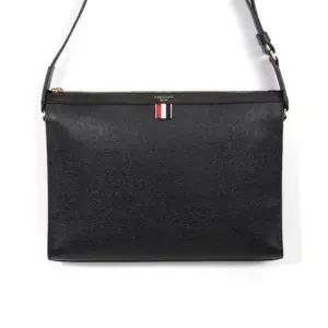 톰브라운 가방 숄더백 도큐먼트 UAG177A 00198 001