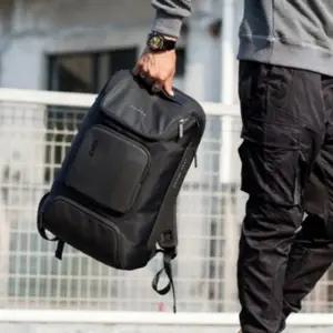 백팩 남자 어두운색 책가방 휴대폰가방 노트북 USB 포트 고급 블랙