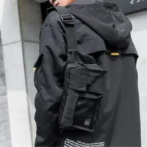 스트랩 웨이스트백 수납력이 뛰어난 멀티포켓 가방