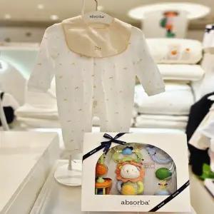 [압소바 의류] (말띠아기선물)미우텐셀우주복(턱받이) 딸랑이 2종세트 (A2510607B)