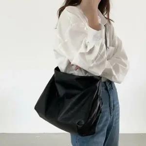 CMB41F3여성 개강 스타일 포켓 디테일 투웨이 숄더 크로스백