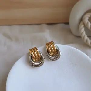 [신세계라이브쇼핑][옷자락] 여성 모던 투톤 볼드 포인트 이어링