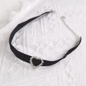 하트 블랙 벨벳 초커 목걸이 무대의상 WFFMTO3