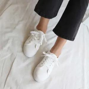 하얀색 여자 패션화 캔버스 운동화 데일 슬립온