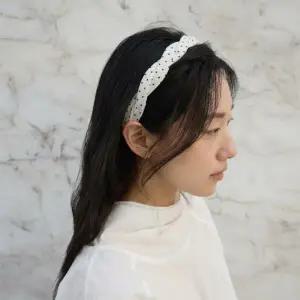 [아트박스]/신상오픈런 여성용 도트 패턴 꼬임 헤어밴드 봄 데일리 룩