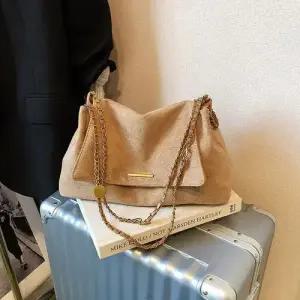 팽블몰 여친 가을 오피스룩 크로스백 슬림핏 체인 대용량 오팔 HO3