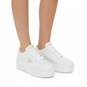 MUST IT_ 26SS 다운타운 볼드 가죽 스니커즈 1E792M D050 3LPH F0009