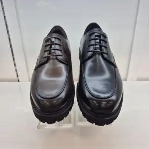 엘칸토 HC11 소가죽 남성 세미정장구두 U팁 더비 세미정장구두  T7K3U61X3T1922