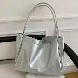 여성 대용량 실버 숄더백 페미닌룩 편한 실버가방 스팽글가방 속가방세트