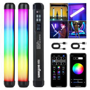 Weylite K21 2팩 마그네틱 RGB 튜브 라이트, 앱 컨트롤 휴대용 LED 비디오 스틱 라이트 완드, Type-C 충전 CRI 95+ 2500K-8500K LCD 디스플레이 3.7V / 2500mAh 충전식 배터리로 촬영 가능