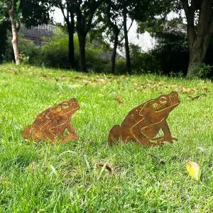 SWNACOR 2PCS 녹슨 개구리 장식 정원 말뚝 금속 마당 여성을 위한 선물 엄마 할머니 아내 조각 조각품 및