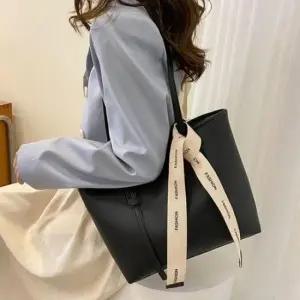 [패션] 레터링 포인트 스트랩 가죽 숄더백 크로스백 여성가방