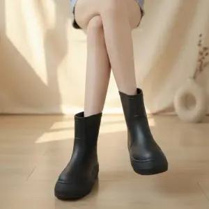 여성 미들길이 심플 데일리 레인부츠