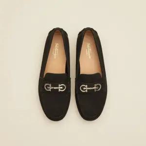 FERRAGAMO 간치니 여성 드라이빙슈즈 ODILIA NERO 0757935 D 발볼 D)