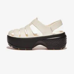 [크록스] 스톰프 피셔맨 샌들 차콜 149844104