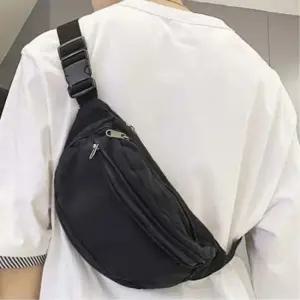 커플템으로 좋은 남녀공용 힙색 메신저백 남자여행크로스백 옆으로매는가방