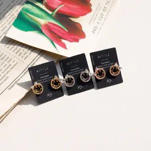 [폭스타일] [은침] 리본 스마일 걸 귀걸이