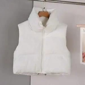 여성 YS30PW92 겨울 숏 패딩 조끼 크롭 기장 밑단 스트링 조절