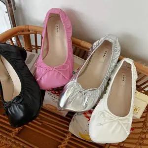 여성 LN678890 4컬러 쭈글이 스퀘어토 리본장식 플랫슈즈 단화