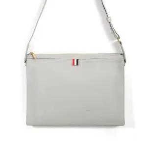 톰브라운 가방 숄더백 도큐먼트 UAG177A L0090 055