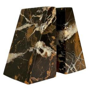 오티모 프리미엄 광택 천연 대리석 북엔드는 책장 장식, 가정, 사무실 또는 주방 선반으로 사용할 수 있습니다. 미끄럼 방지 패드가 있는 무겁고 삼각형이며 현대적인 장식용 책 스토퍼(블랙 골드)