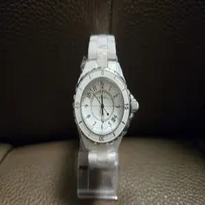 맹자엄마/샤넬/J12/남성용/화이트/새제품/사파이어글라스