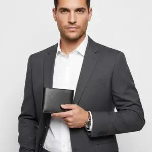 보스 FW25 남성 로고 레터링 반지갑 50548824 001