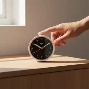 브라운 BRAUN BC12WB 클래식 크레센도 알람 저소음 공용 탁상시계