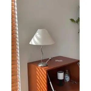 거실 스탠드등 미니멀 디스플레이랙 벽조명 램프 침실