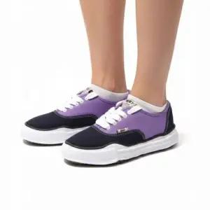 MUST IT_메종 미하라야스히로 베이커 OG솔 바이컬러 캔버스 로우탑 스니커즈 A13FW738