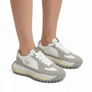 MUST IT_미하라 야스히로 래리 OG 솔 믹스 머터리얼 로우탑 스니커즈 화이트 A14FW703