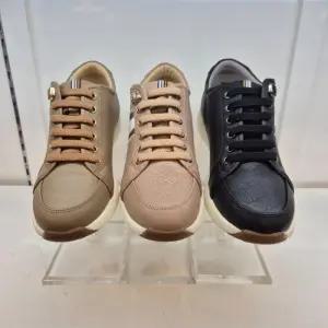HC11 양가죽 여성 스니커즈 초경량 컴포트 스니커즈  E8N2U4X39T