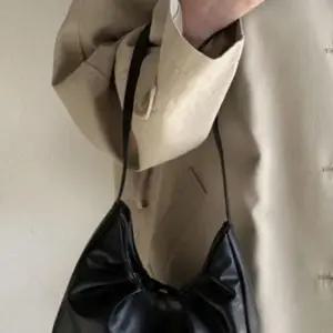 심플 셔링 숄더백 오피스용 데일리 여성 핸드백